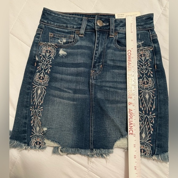 American Eagle Super Hi-Rise Mini Jean Skirt Stretch Embroidered Distressed SZ 0 - Picture 12 of 13